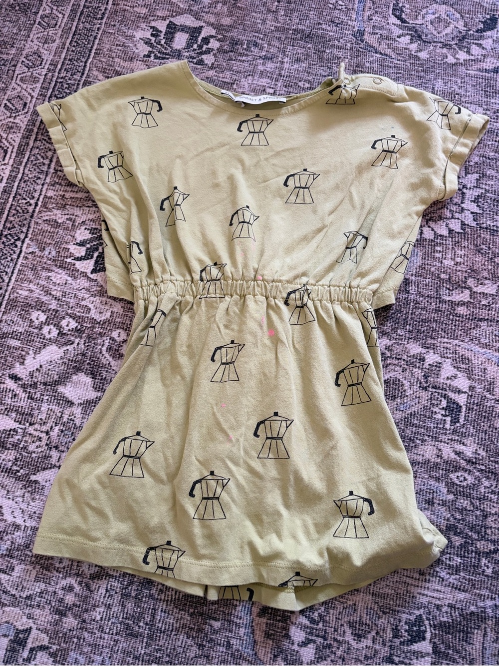 Sproet & Sprout Short Sleeve Dress in Light Olive with Moka Coffee Pot Print
